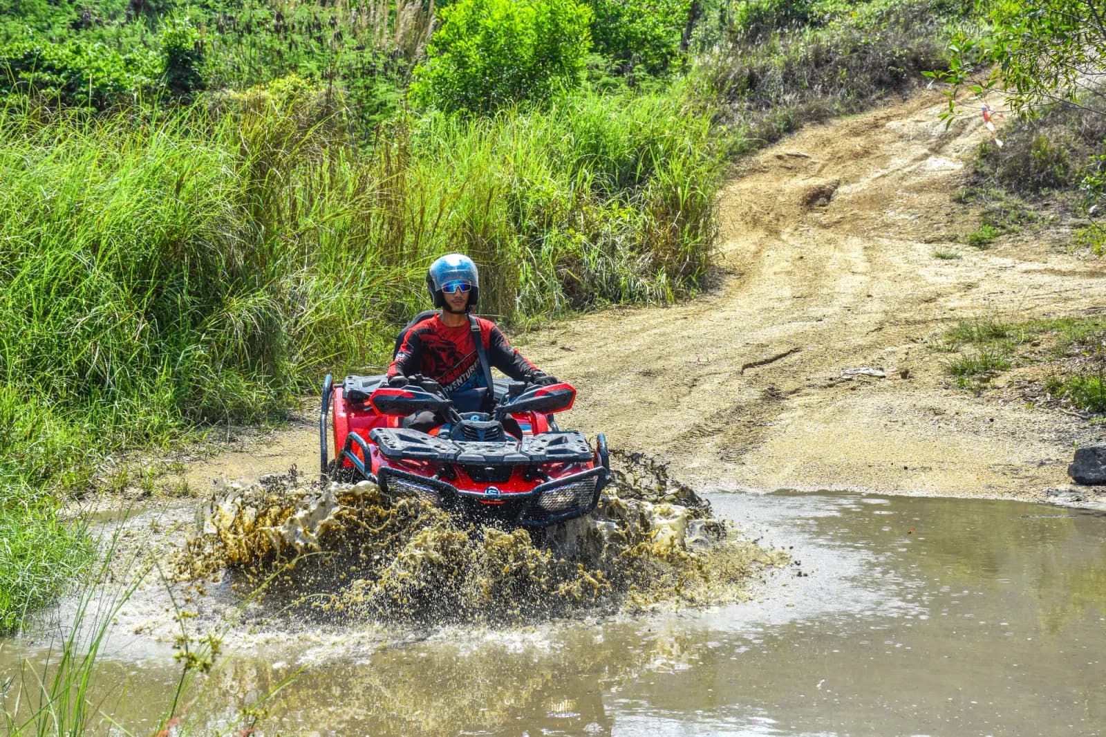 ATV & Buggy Adventures Pattaya 경험자 코스의 물길 주행