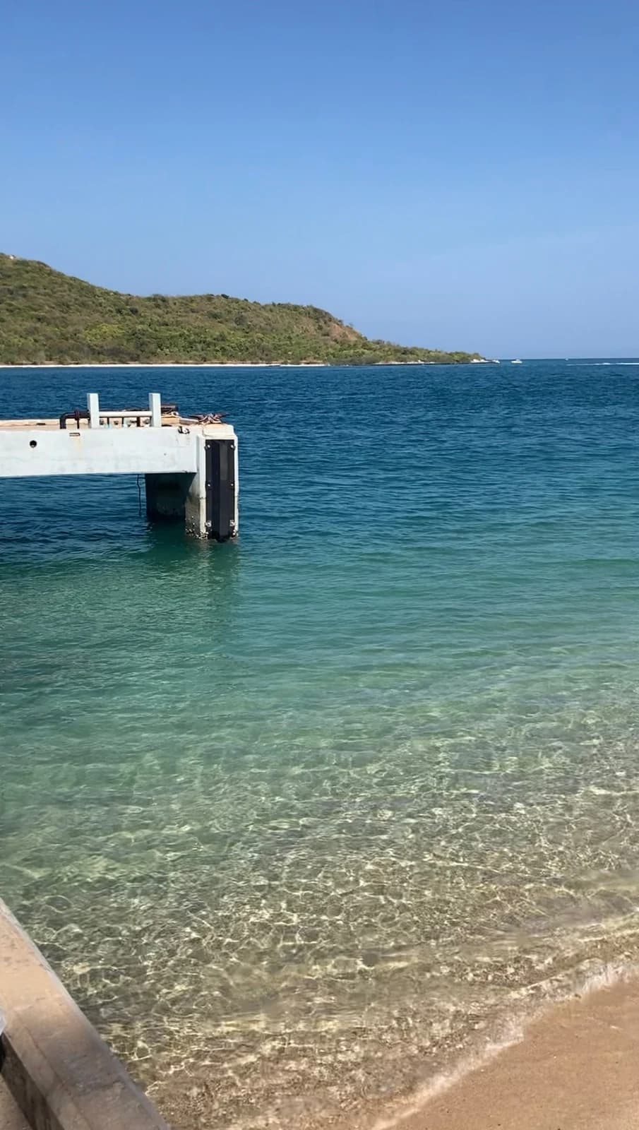 사메산 섬과 주변 바다 풍경 참고 사진
