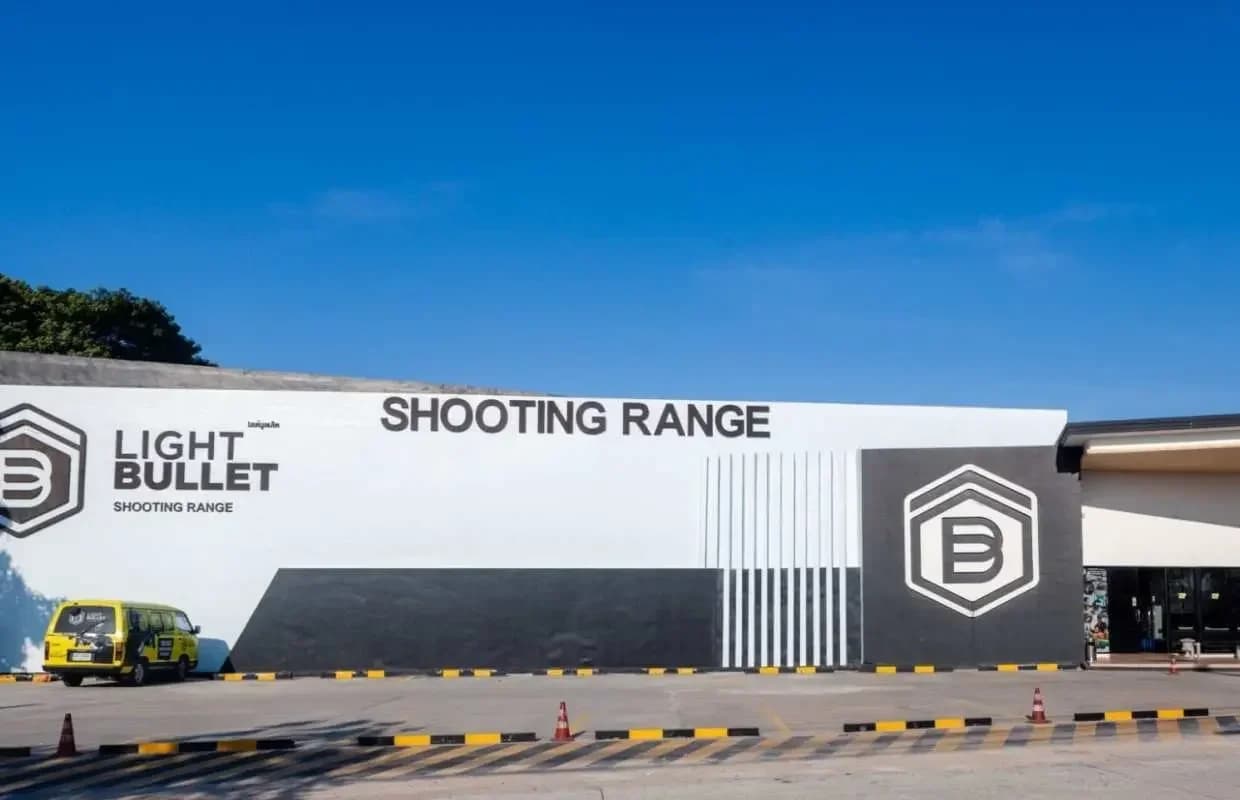 KKday 상품 안내에 제공된 시라차 Light Bullet 사격장 외관